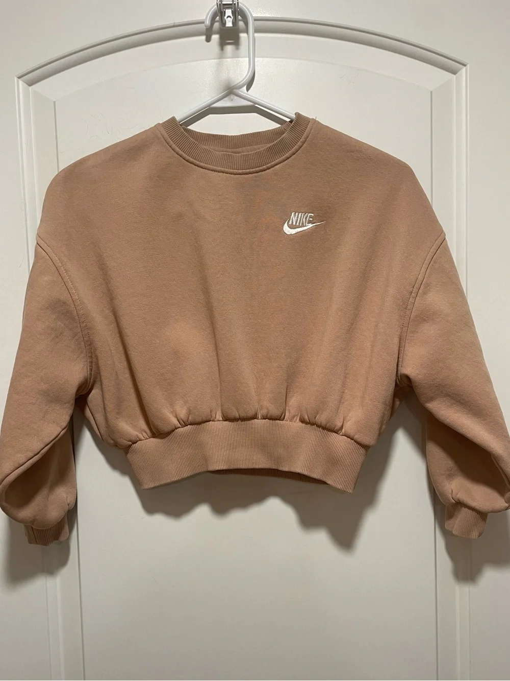 ❤️‍🔥 Micro Cropped Nike Streetwear Crew Neck Sweatshirt in Tan White Swoosh Sz S
